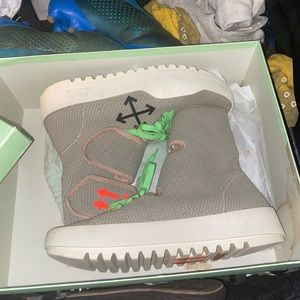 Off-white motto wrap sneaker